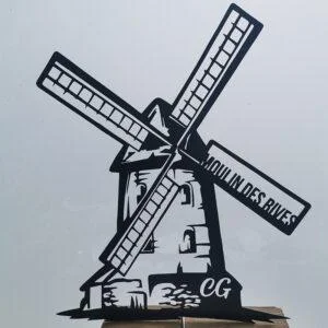 Moulin personnalisé en zinc noir fait main avec une scie à chantourner une création de daniel décoration zinc